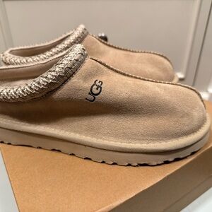 Ugg Tasman in mustard seed. Size 7. Brand new.